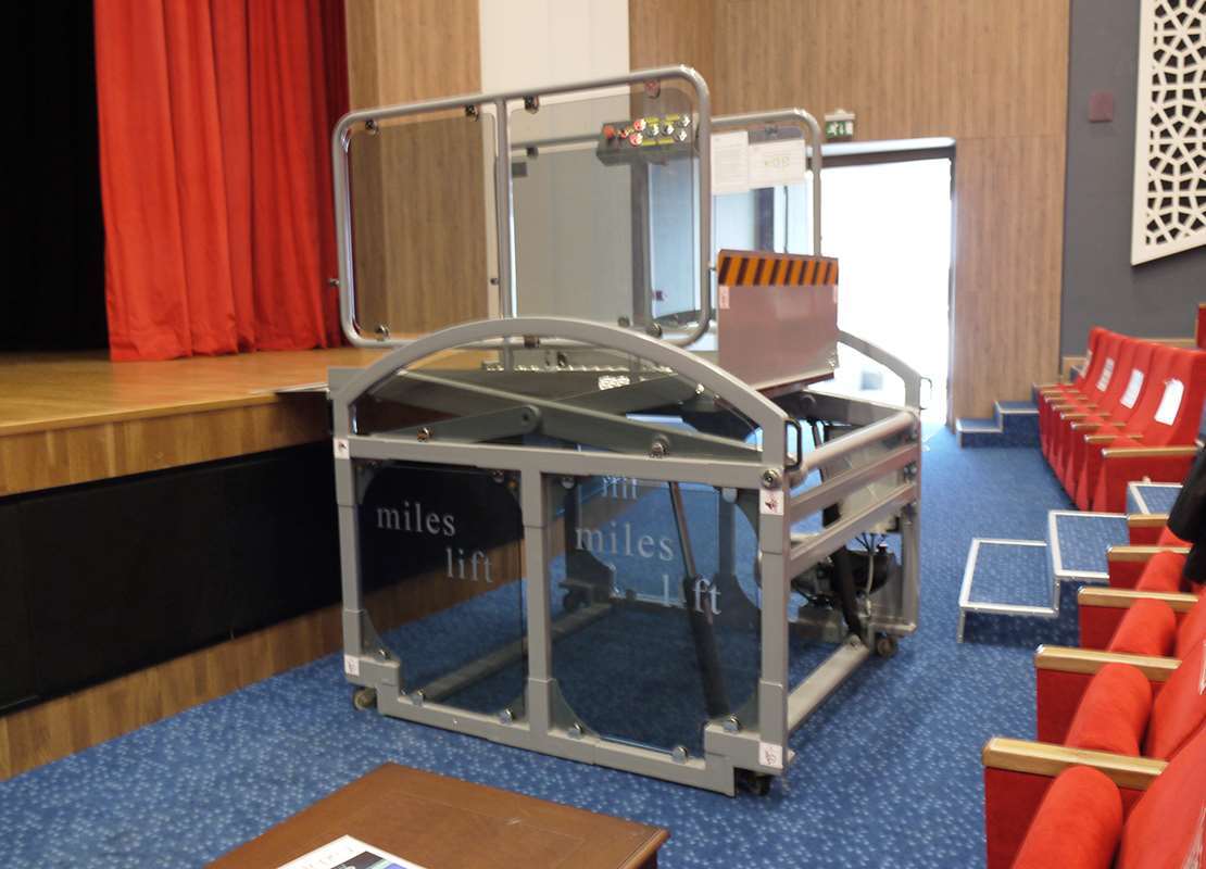 behindertenhebebuhnen-fur-gebäude-13.jpg