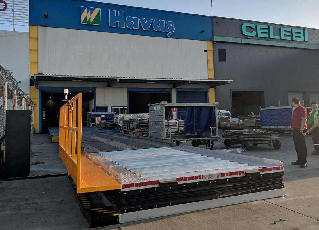 conveyor-type-scissor-platform-lifts-1.jpg