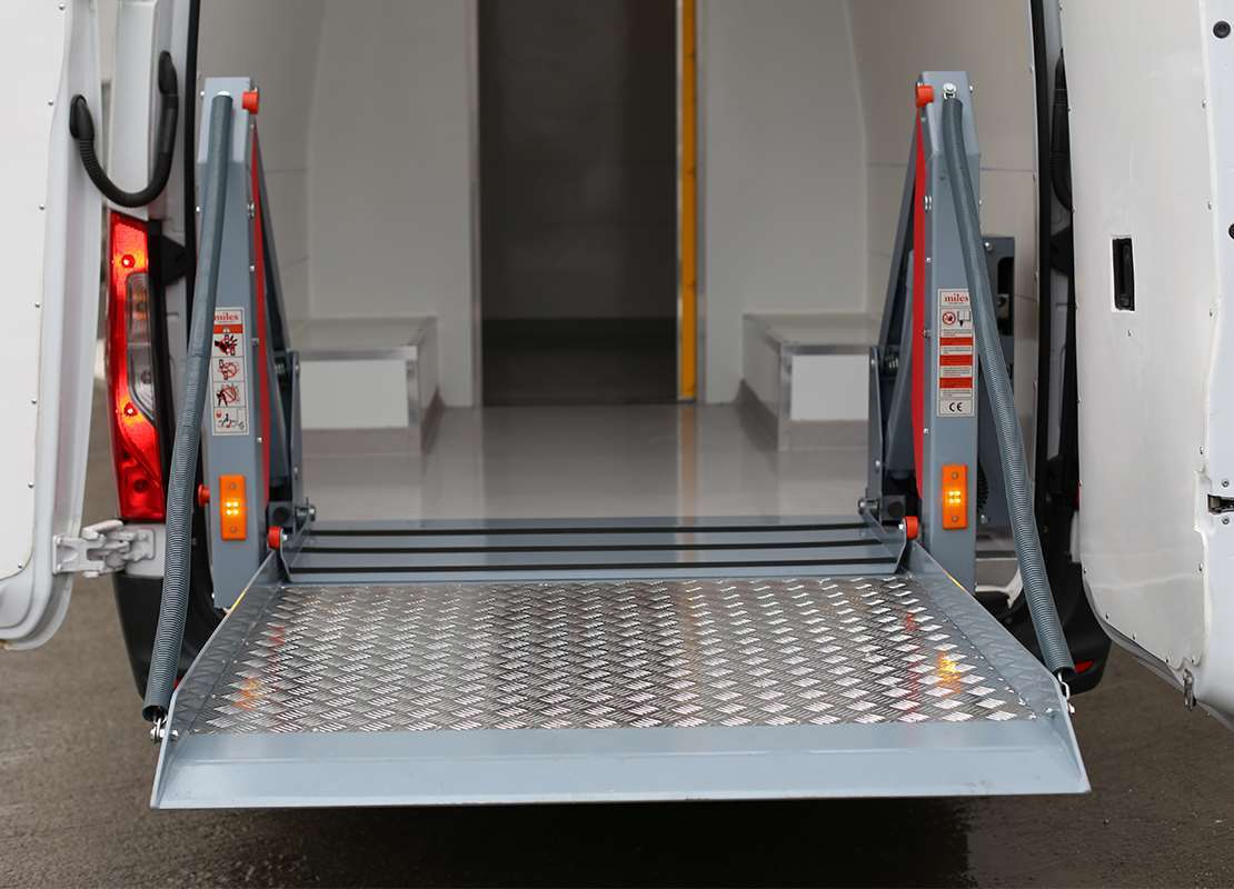 fahrzeuginterne-industrielle-lastenhebebuhne-14.jpg