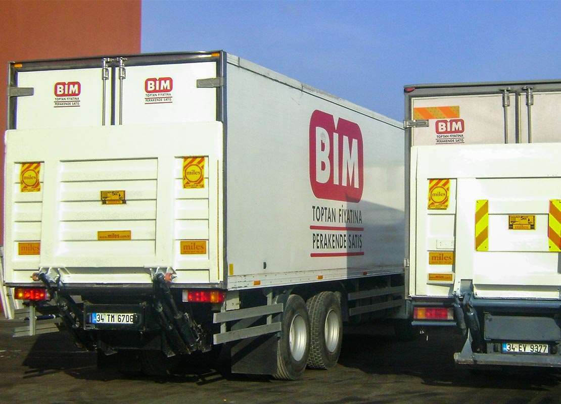 lkw-ladebordwand-aus-stahl-3.jpg